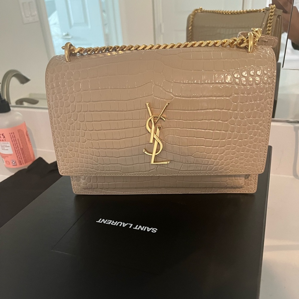 SUNSET MEDIUM CHAIN BAG IN CROCODILE-EMBOSSED SHINY LEATHER